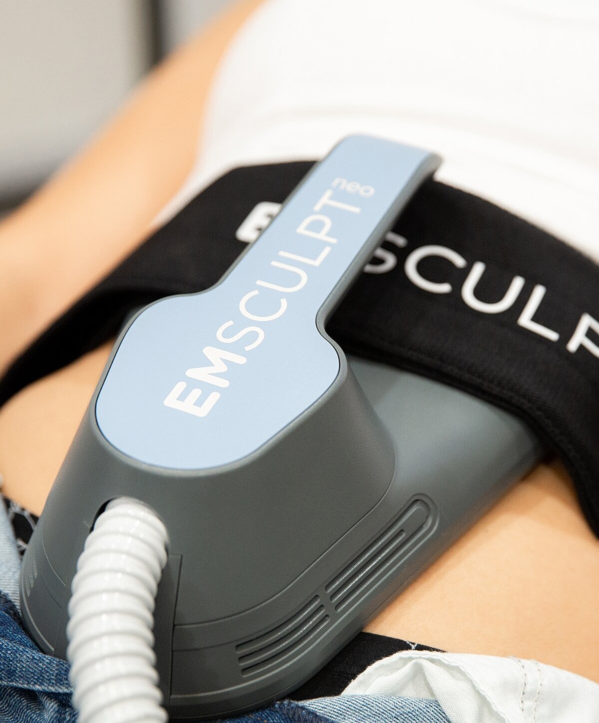 Emsculpt device for body contouring treatment