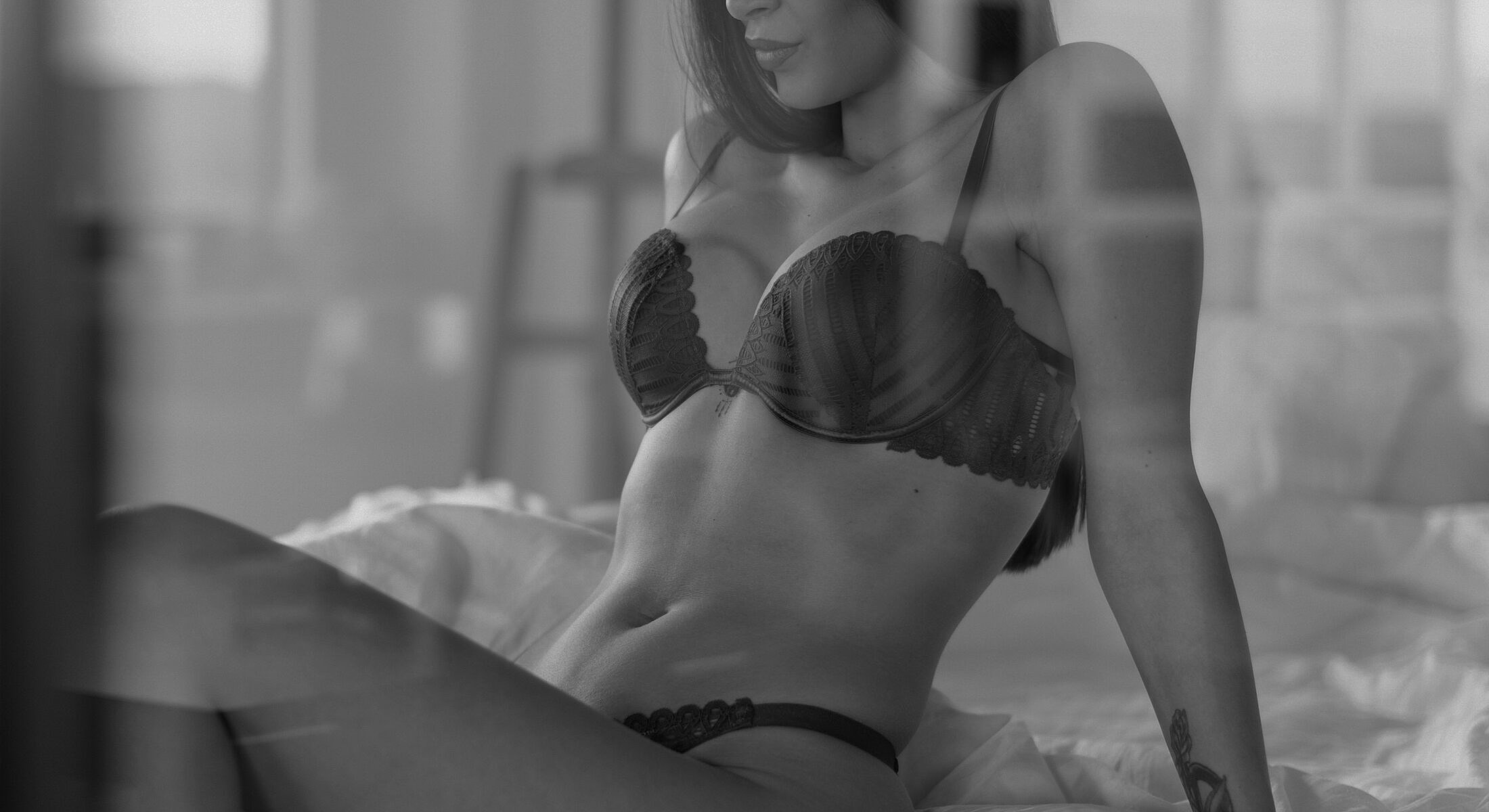 Woman in lingerie posing on a bed.